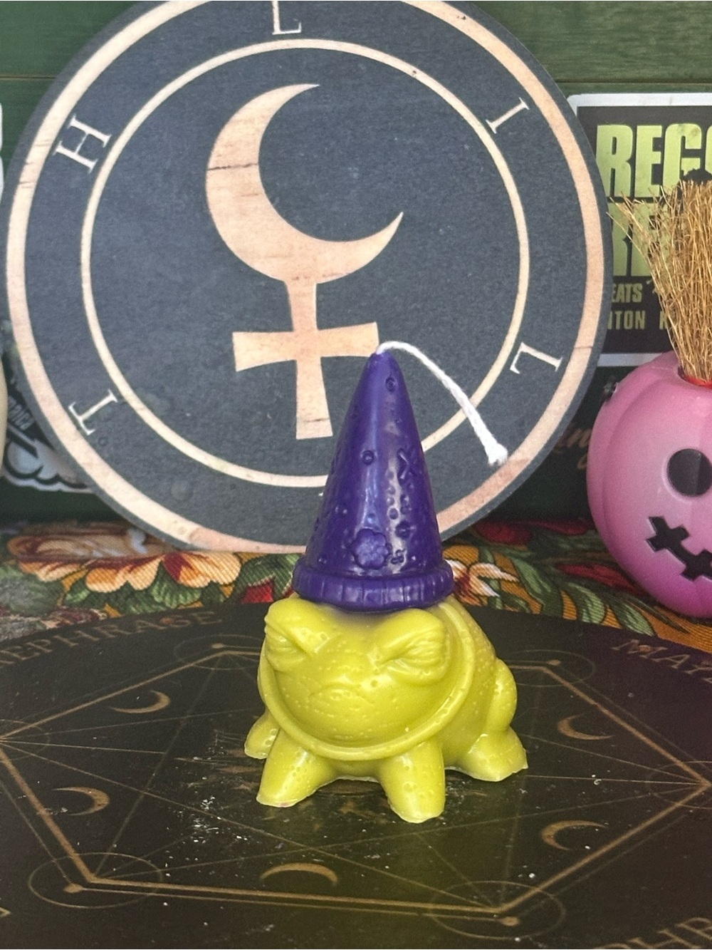 Wizard Toad Candle - Picture 9 of 9